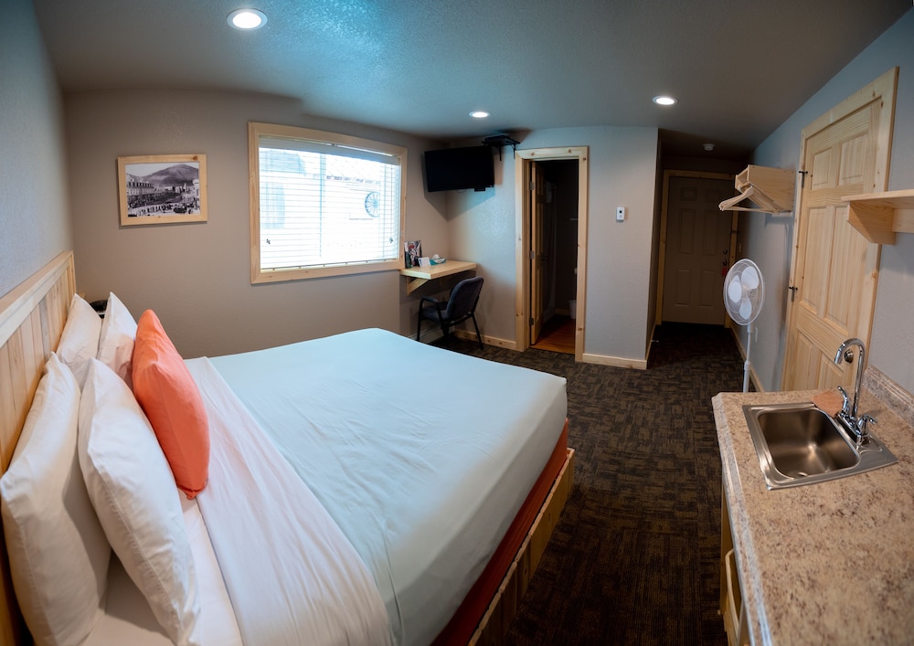 Triangle Motel