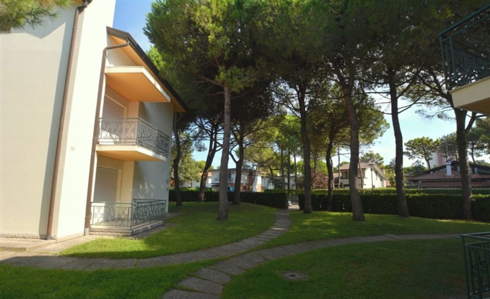 Equipped Flat for 5 Guests in Lignano Pineta With Communal Garden