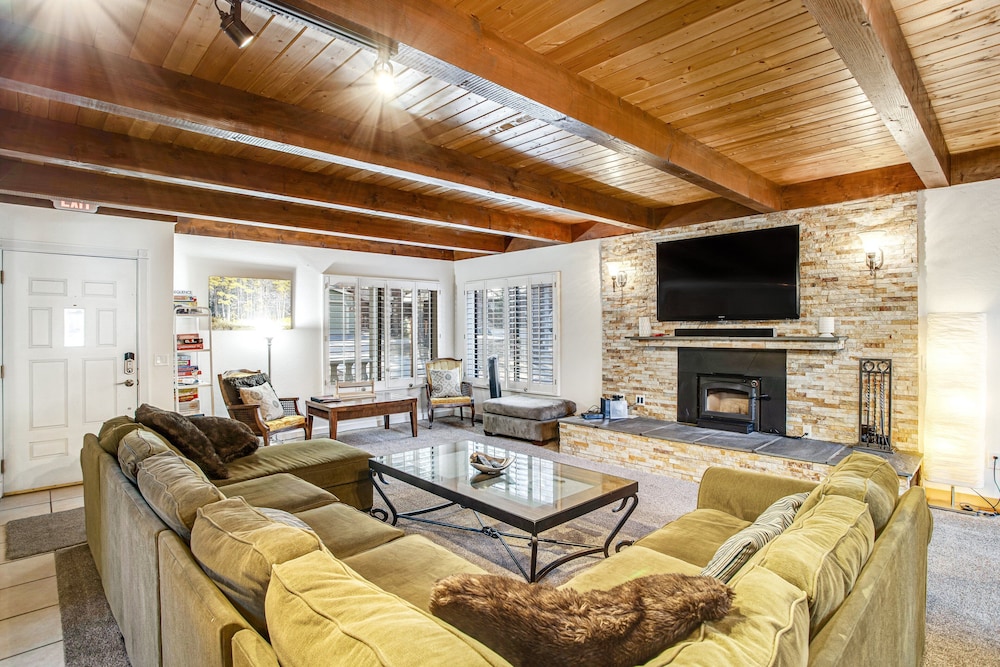 Summit Hideaway #445