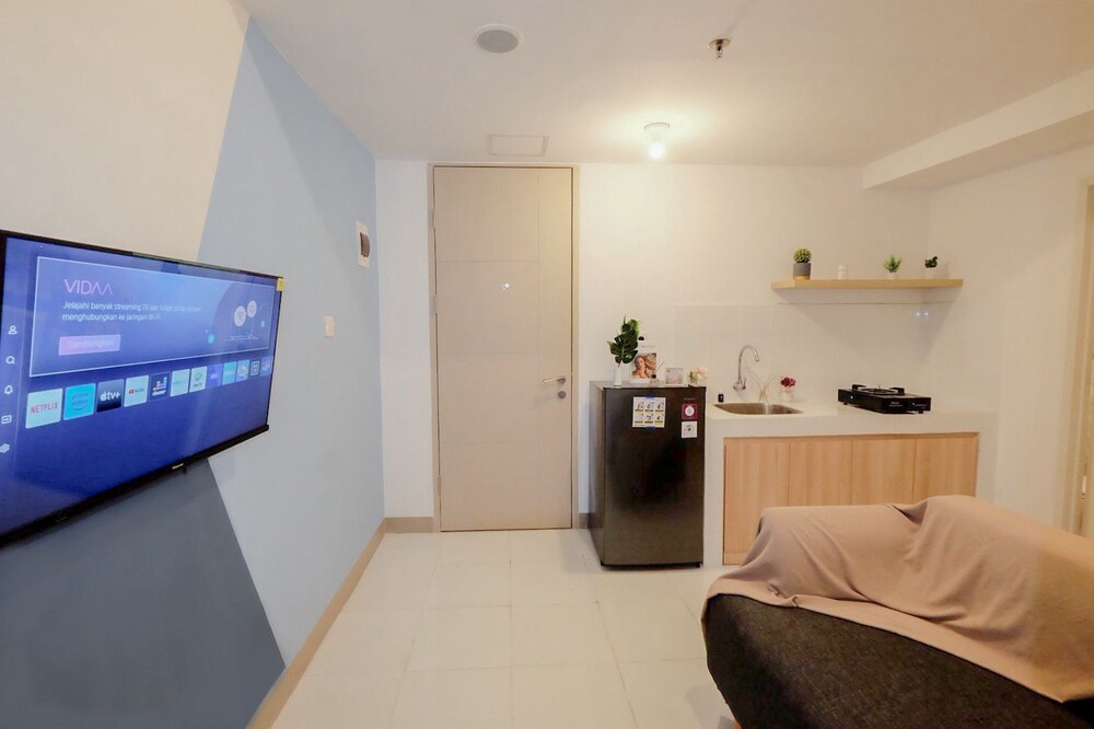 Blue Accent Minimalist 2Br At Tokyo Riverside Pik 2 Apartment