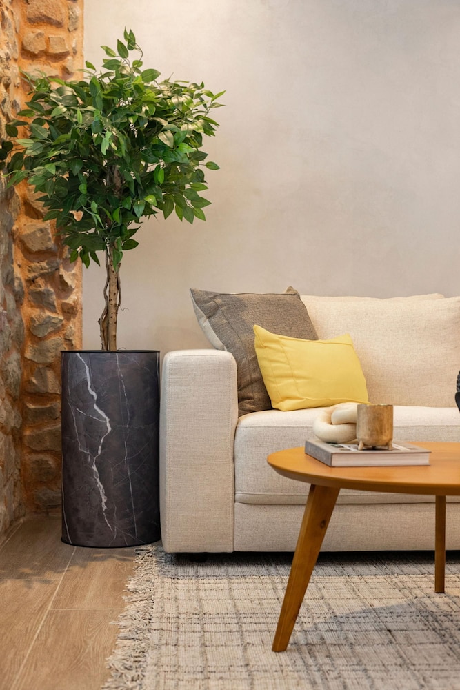 The Gentile Condo by Acomodo Casco Viejo