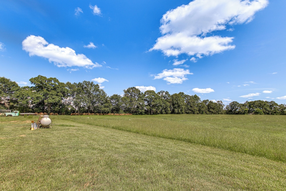 BBQ Ready: Farm-style Kinston Hideaway w/ Pool