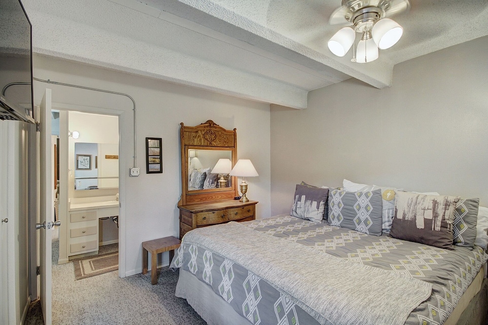 Spacious East Village Condo - Easy Walk to Super Bee - WH204 by RedAwning view 4