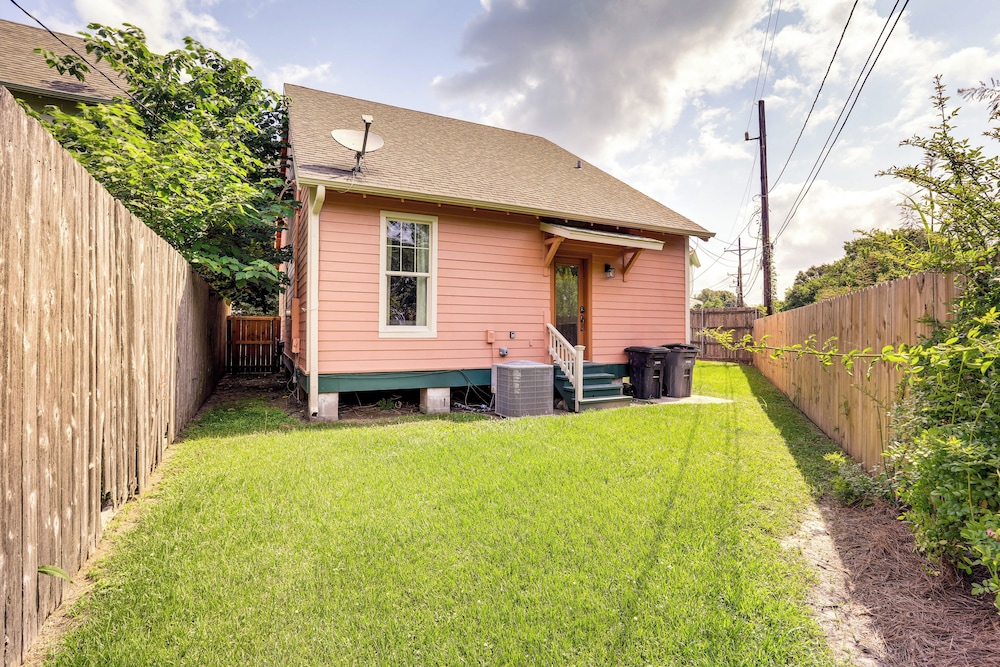 2 Mi to L'auberge Casino: Home w/ Large Yard!
