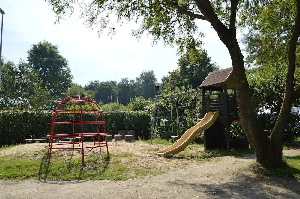 Family Home w/ Trampoline view 3