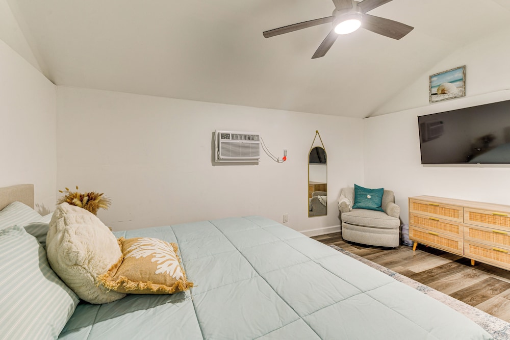 Backyard w/ Pool & Games! Family Home in Bradenton