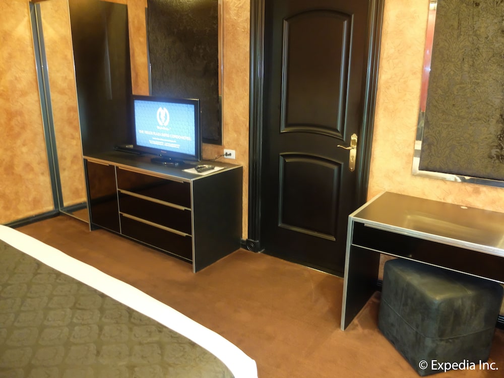 Fields Plaza Hotel — 9