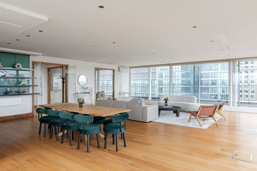 The Canary Wharf Secret - Glamorous 3BDR Flat w/ Terrace and Parking