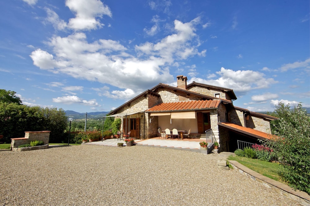 Wonderful private villa for 10 people with private pool, WIFI, TV, terrace, pets allowed and par...
