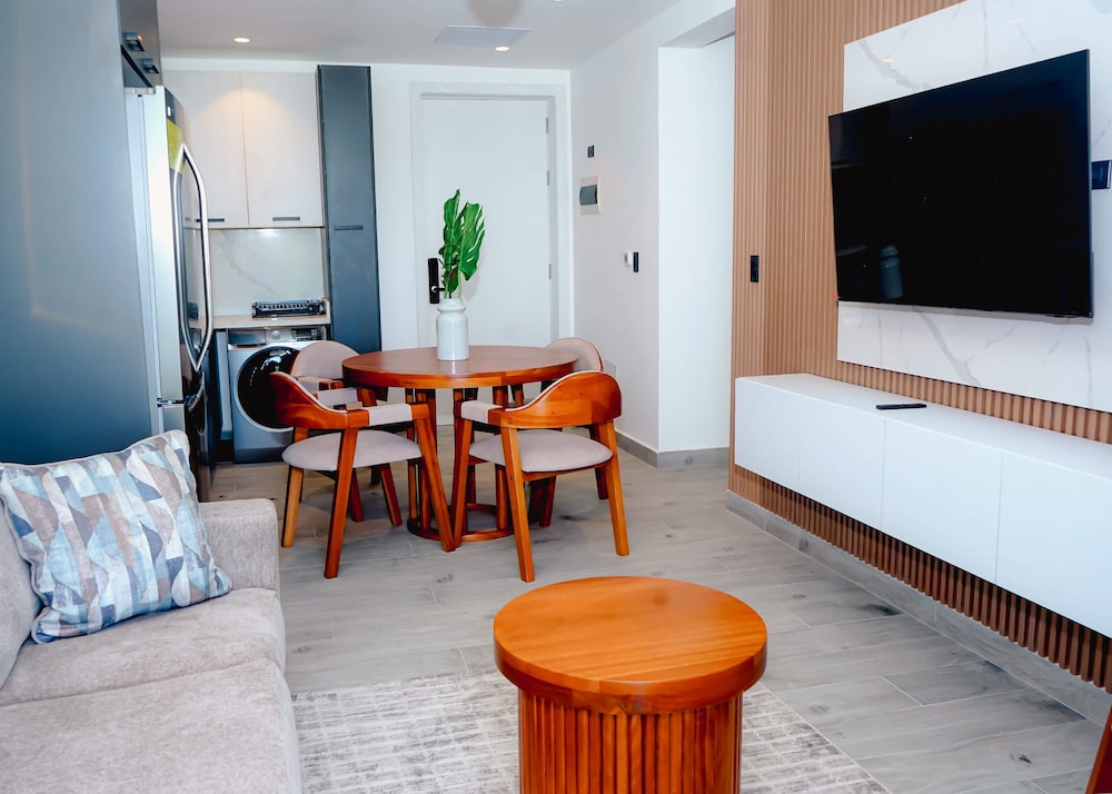 The Towers G406 NOK Fantastic 2BR Apartment by Vistacana Rentals