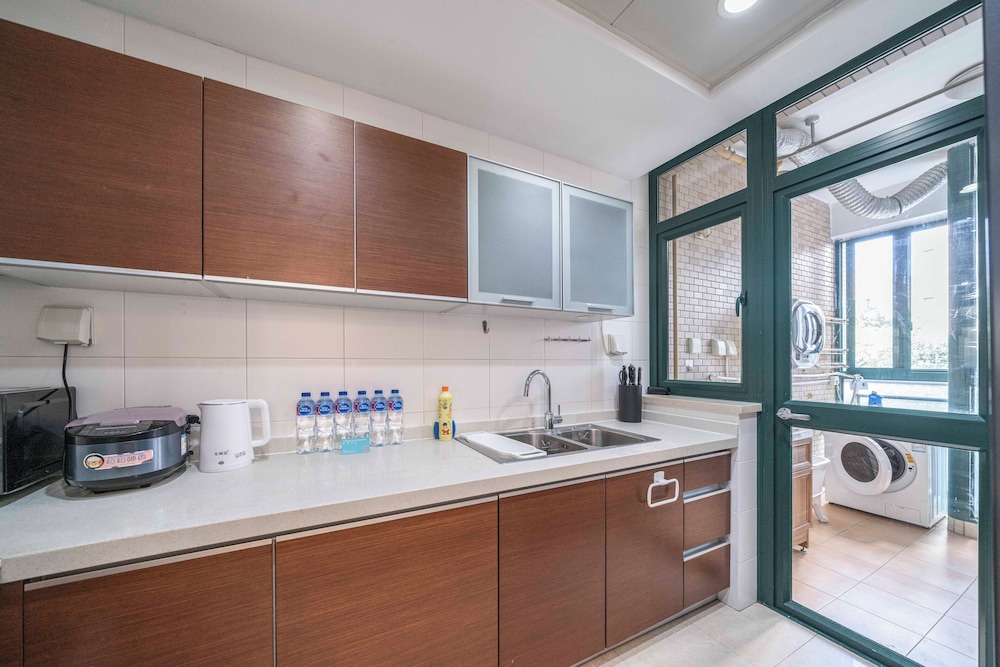 Tyms 2BR APT Lujiazui Renheng Riverside