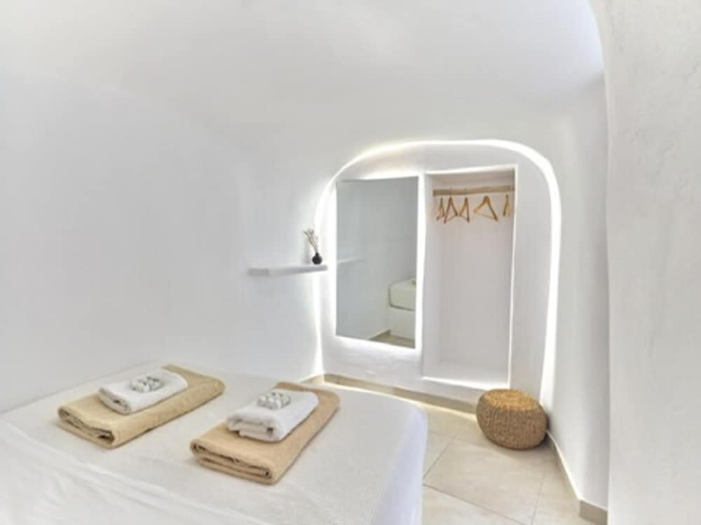 Sunset View Villa Santorini With Outdoor Jacuzzi