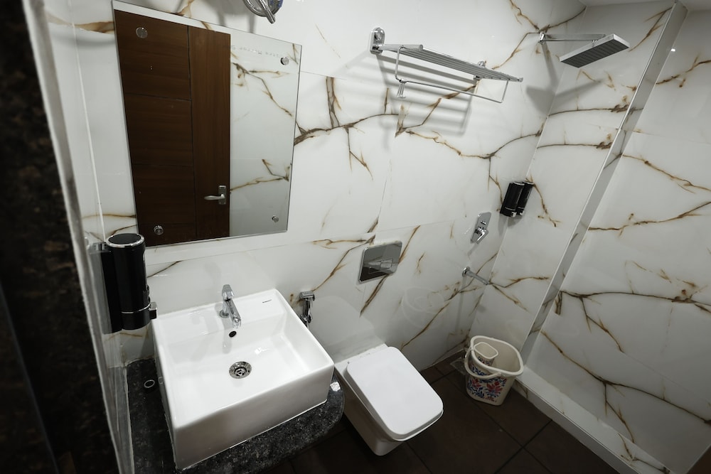 Hotel Raj Residency