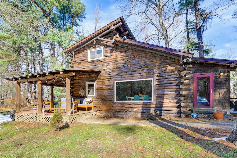 Log Cabin Retreat in Kentucky: Fire Pit & Grill!