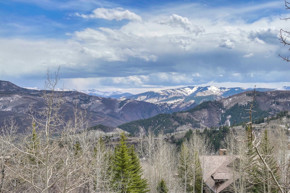 Luxury renovation! Ski-in/Ski-out 5 Br Private Townhome, Top of Bachelor Gulch - majestic view & exclusive location! by RedAwning