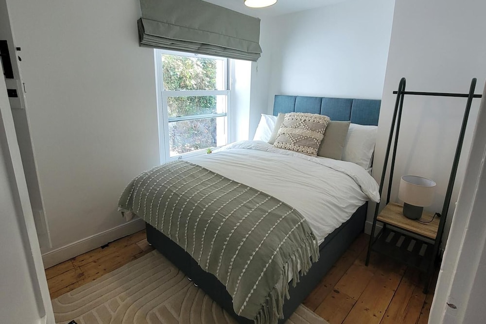Seaside Escape at Looe Cottage