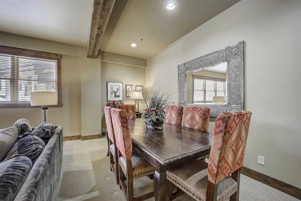 7 Condos, Ski-in/ski-out + Hot Tubs Sleeps 30 Mont Cervin by Avantstay