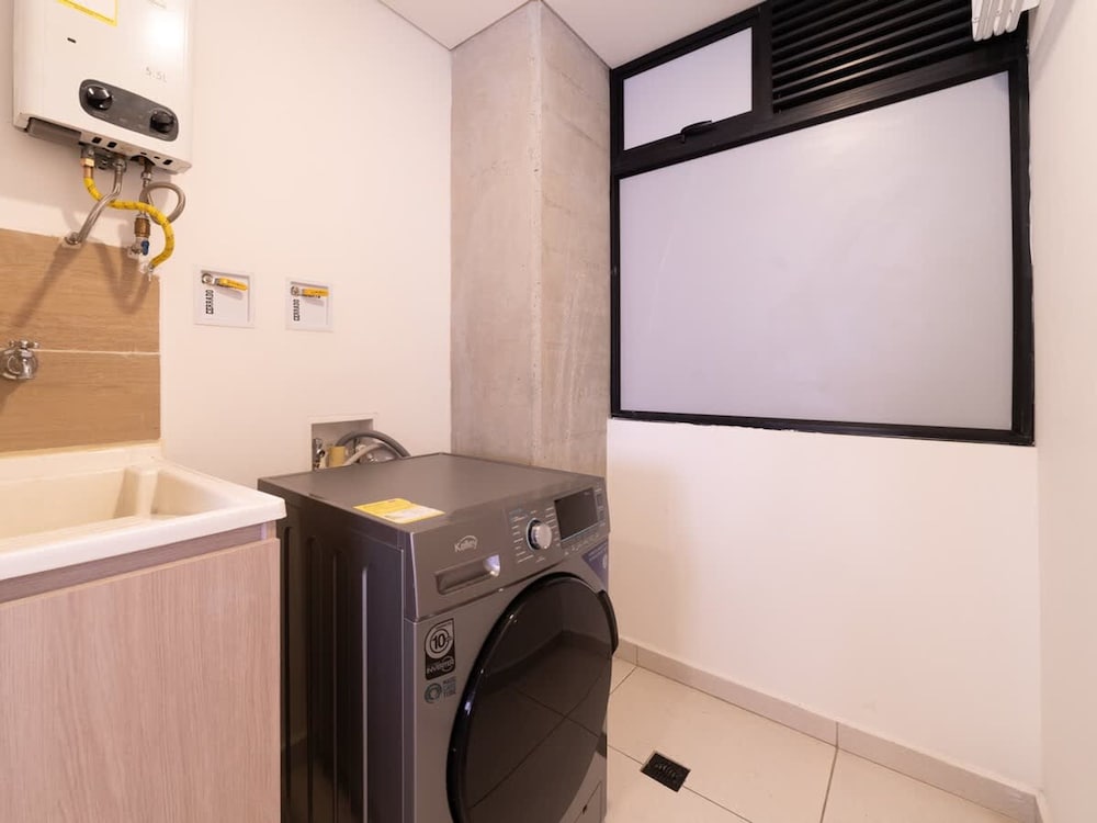 Panoramic 3 BR w Balcony in Laureles Medell n