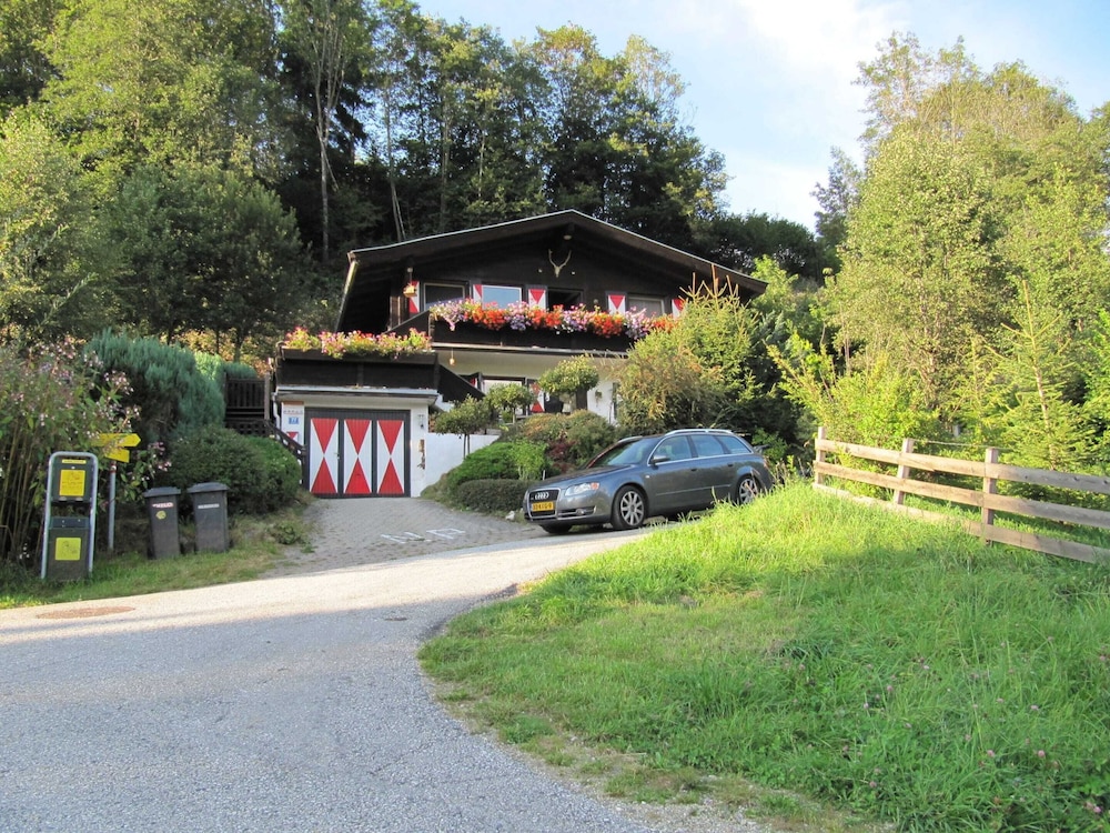 Cozy Apartment in Niedernsill With a Great View