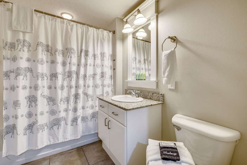 Grand Panama Beach Resort by Book That Condo
