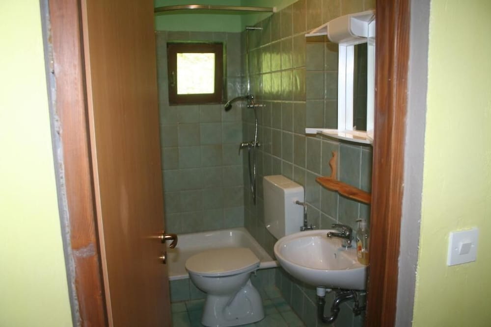 Hostel Flores in Zumberak eco-park view 3