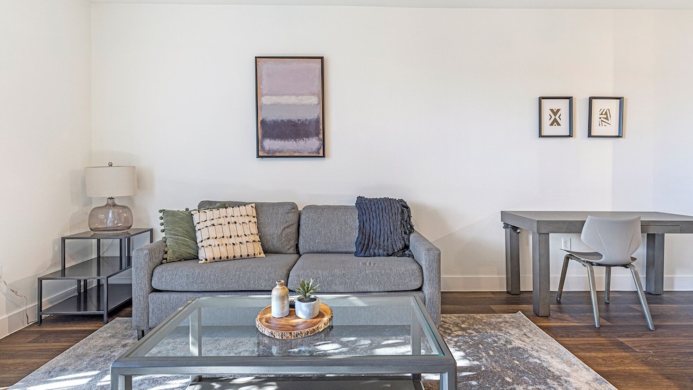 Landing Apartments - North Dallas