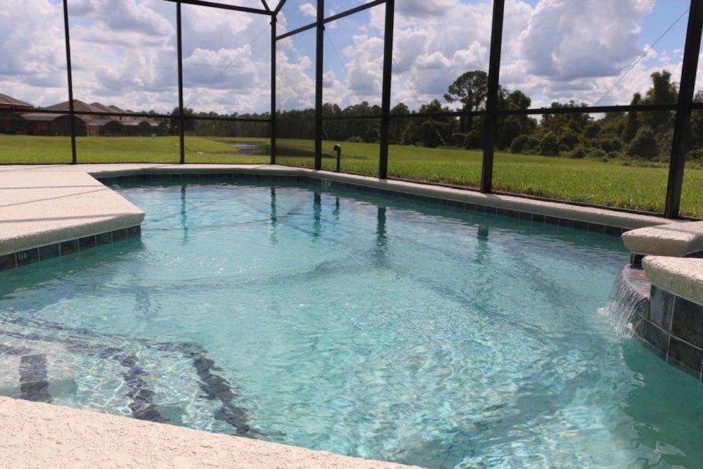 7BR 4.5BA Home in Emerald Island Resort by CV-2708 - Image 1