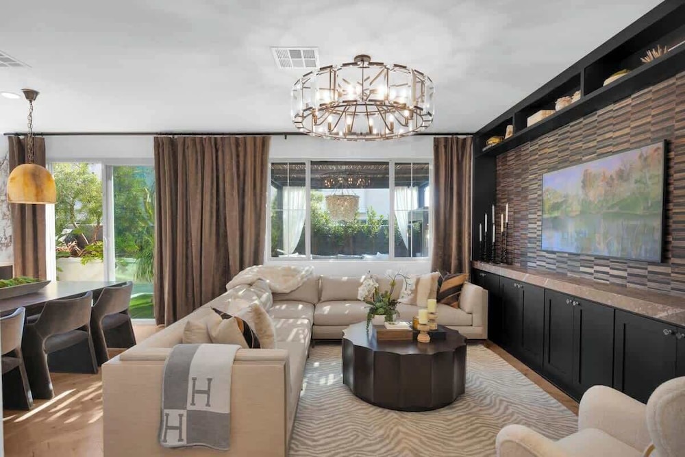 @marbella Lane - Stylish Dream Home in RMV w/ Pool