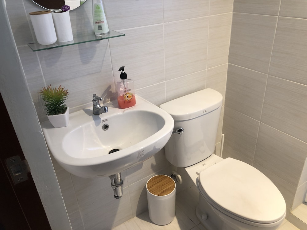 Cebu Vacations - Romantic Urban Getaway by Primitive Stay - Property Image 9