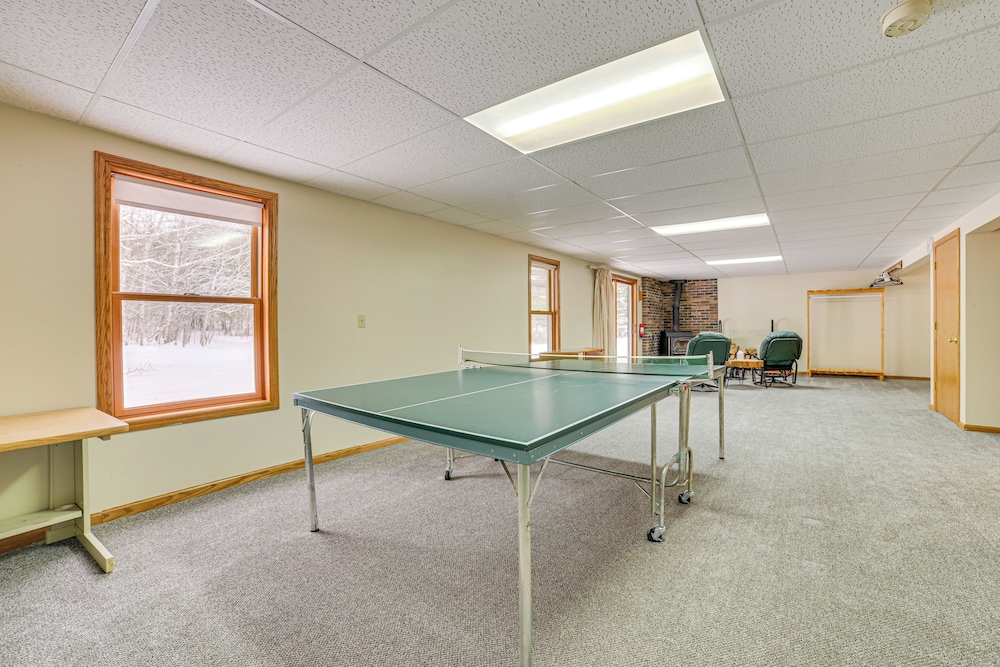 Remote & Peaceful Getaway w/ Games in Eckerman