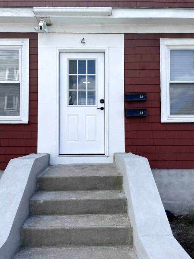 Modern Two Bedroom Condo - Near Boston
