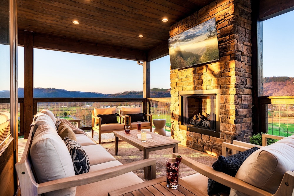 The Luxe 4 Bedroom Cabin
