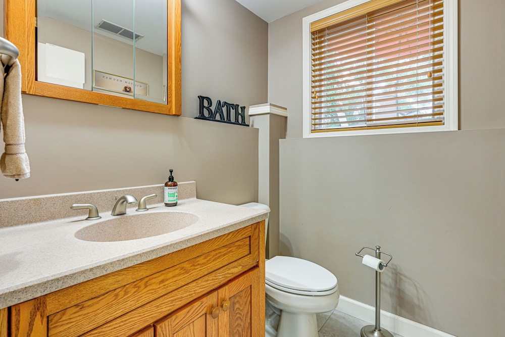 1 Mi to Dtwn: Suburban Home w/ Yard in Owosso