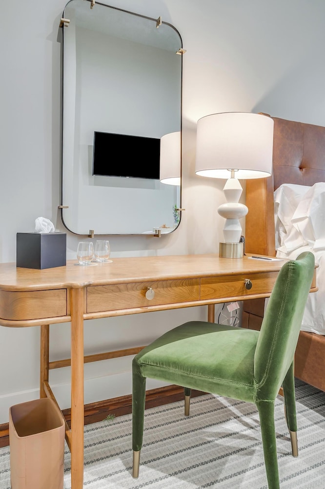 Nutt House Hotel