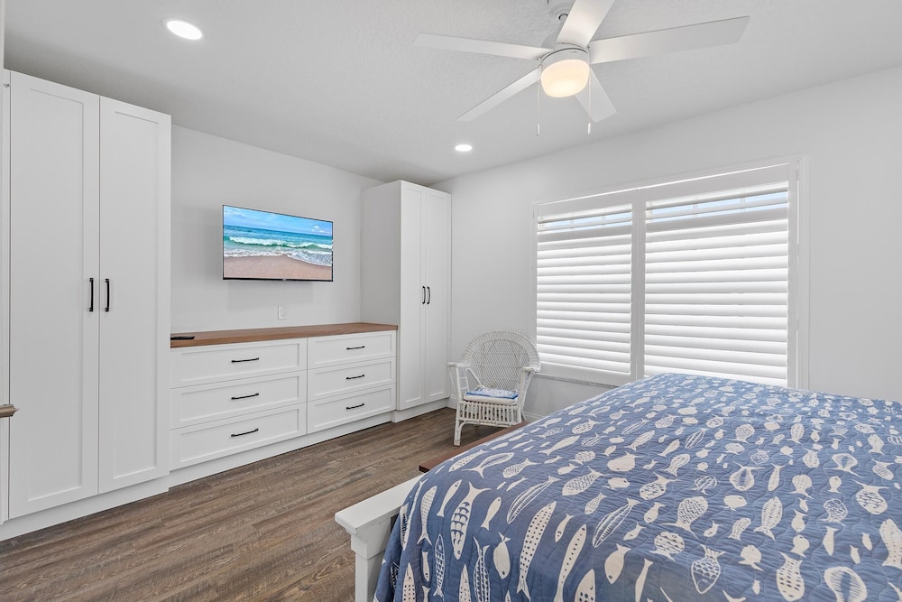 Colony Beach Club 237
