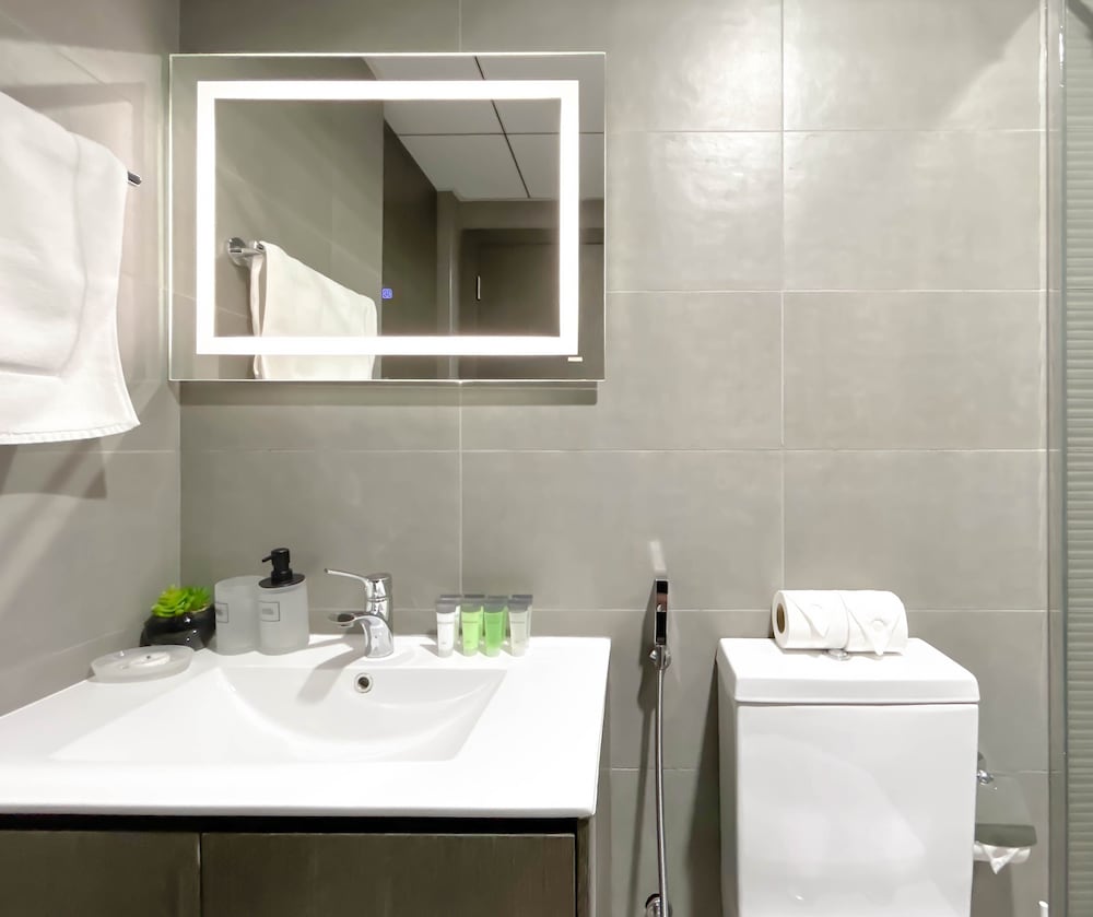 Urban Escape Studio Pool, Gym & Stylish Living