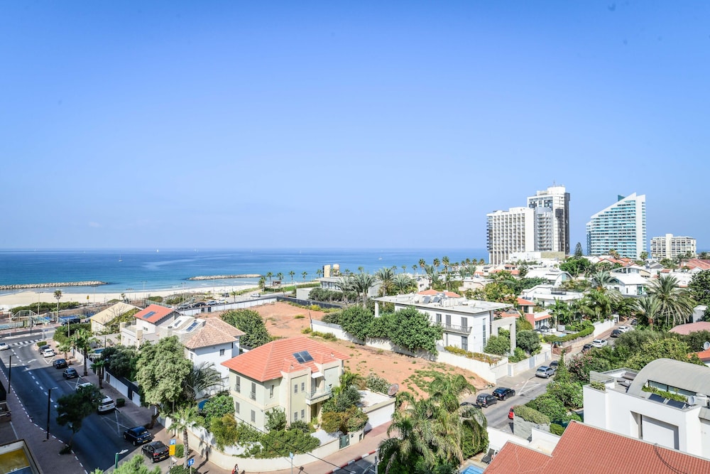 Herzliya Seaside Charming Home by Sea N' Rent view 2