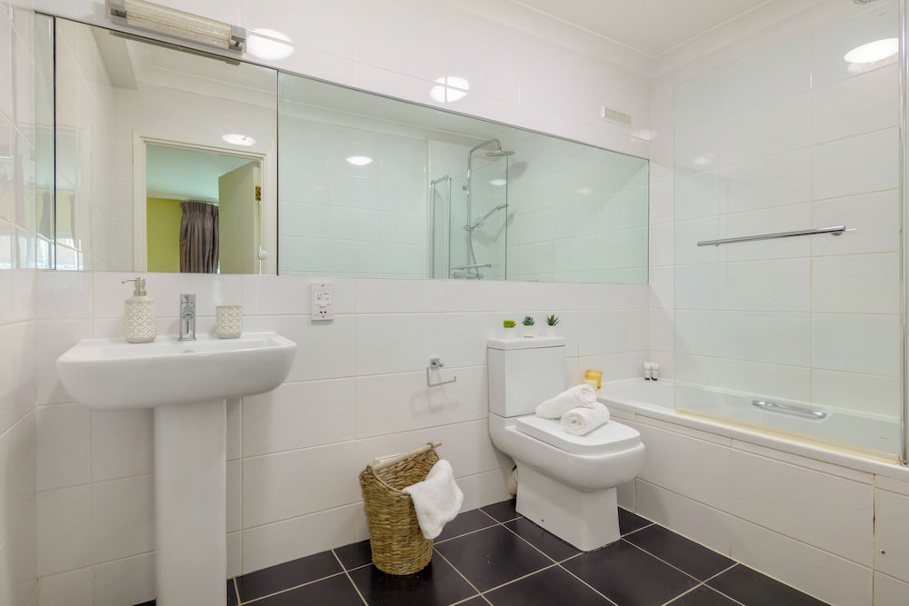 Elegant & Airy 2BR near Regents Park