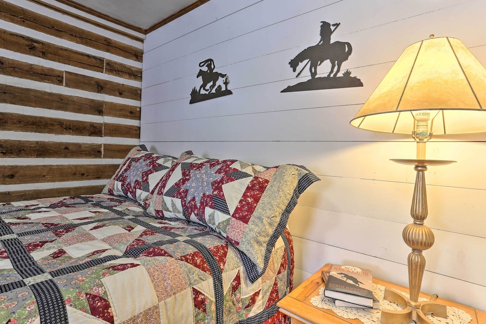 'maltese Ranch Cabin' Near Medora Attractions! view 2