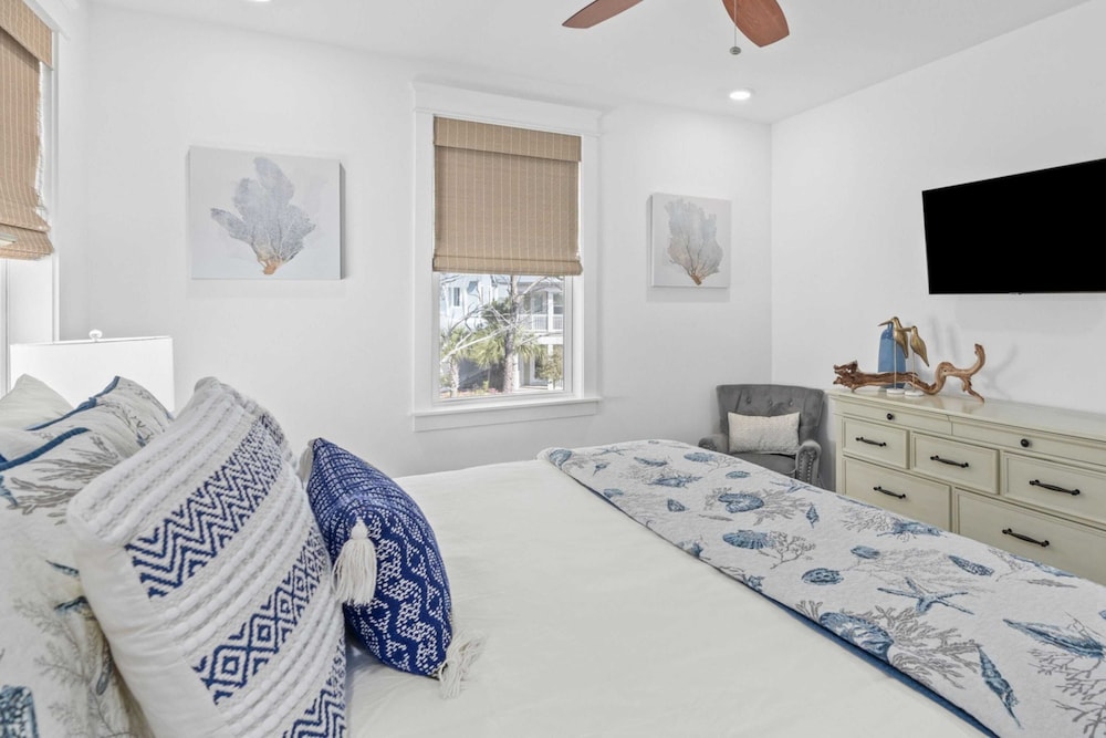 Walk to the Beach, Pool, 5bdr, 3 Porches Beach Sea-ker's Retreat by Avantstay