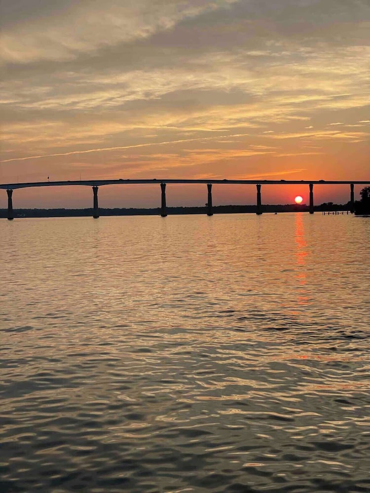 Solomons Island 6BR Family Getaway
