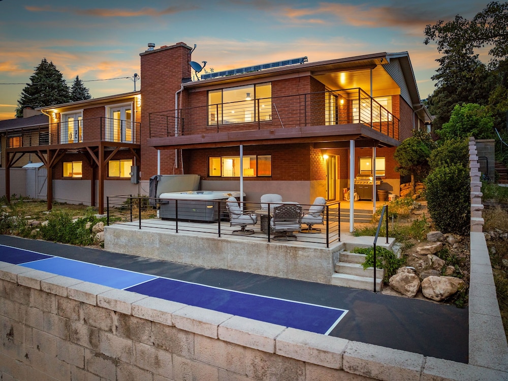 All-new Luxe Stay Views, Sauna & Hot Tub 7 Bedroom Villa