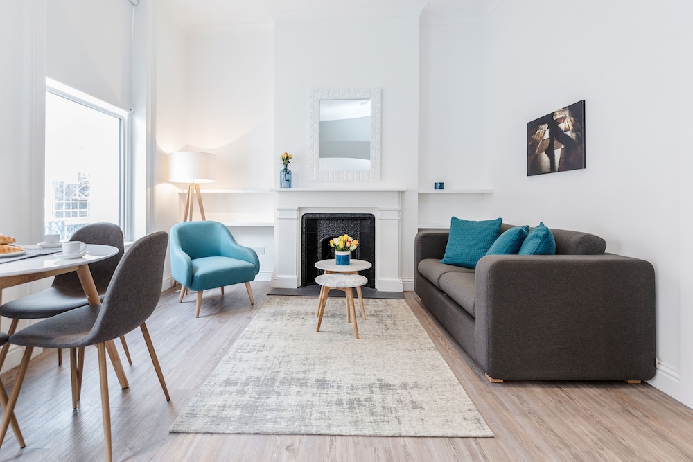 Soho Apartments by BaseToGo