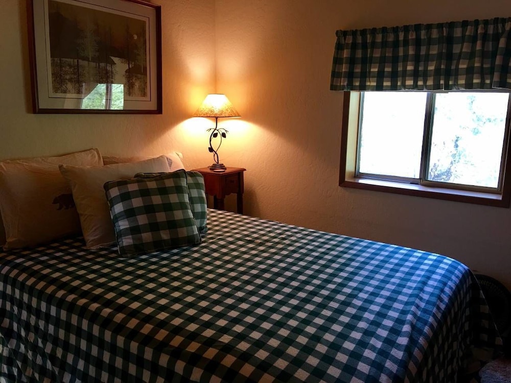Ashland Vacations - Whispering Pines Cabin Retreat - Property Image 24