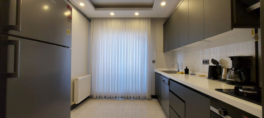 Professionally Maintained Spacious New Suites 2-4