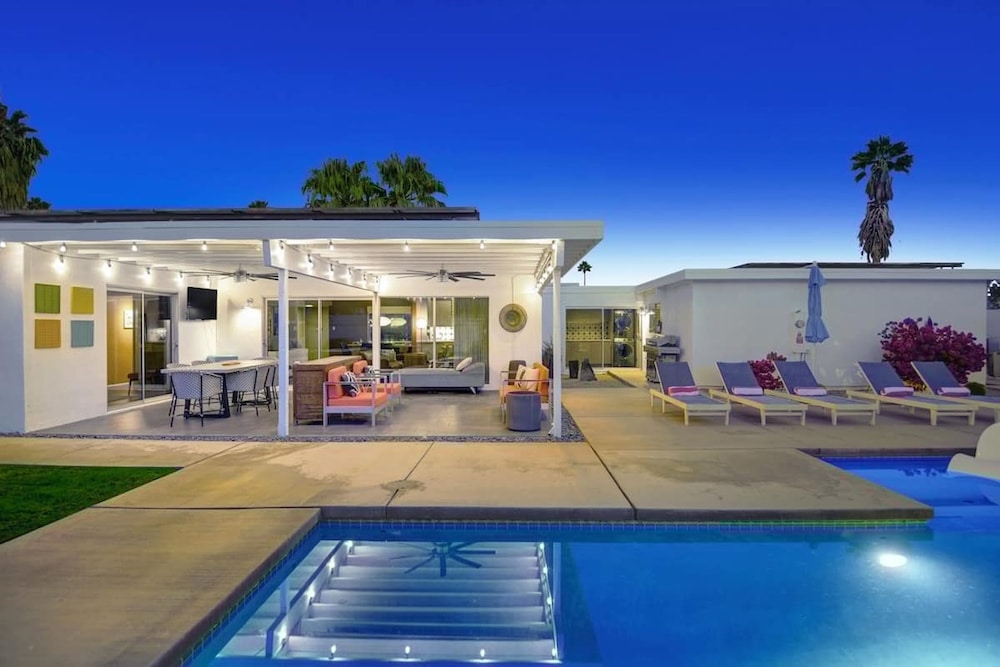 Biskra by Avantstay Classic Palm Springs Getaway W Outdoor Living Pool Permit 4869