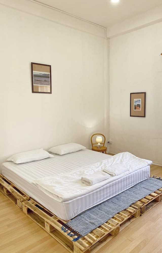 Petit Espace Hostel