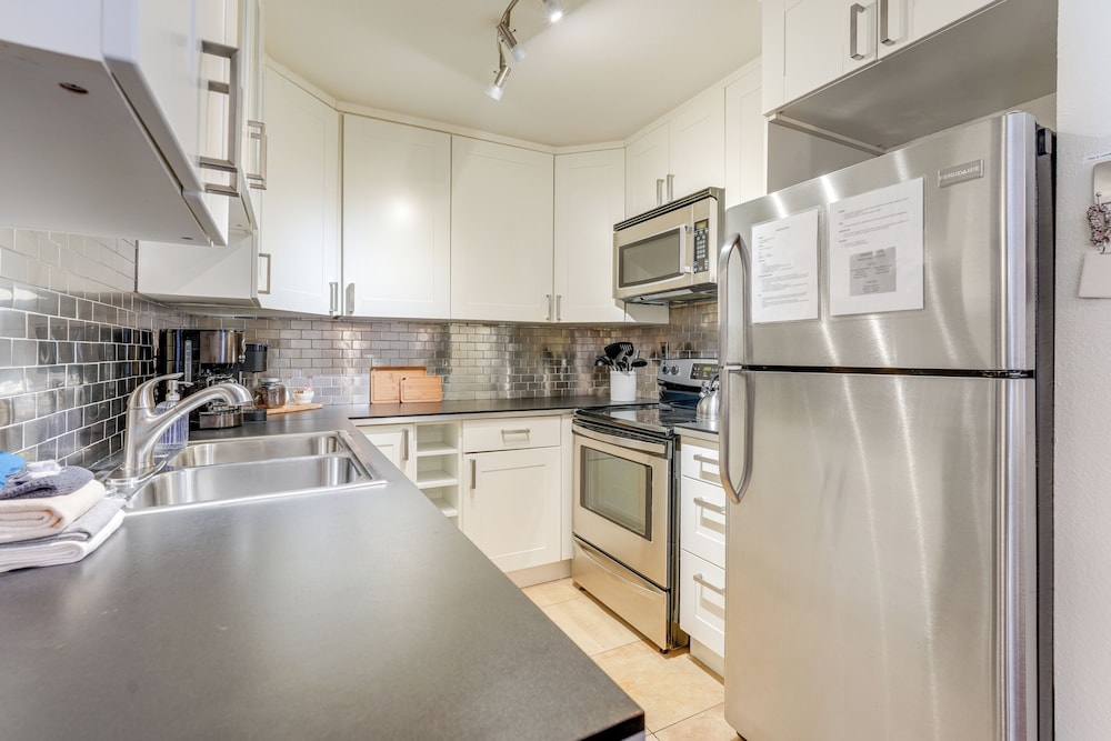 < 1 Mi to Old Town: Scottsdale Condo w/ Balcony