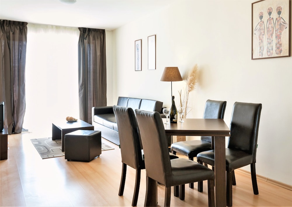 New Line Village Apartments, up to 4 Guests