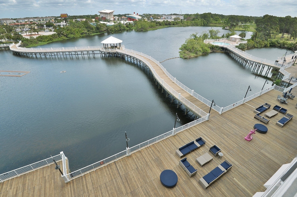 Laketown Wharf 2123 3 Bedroom Condo